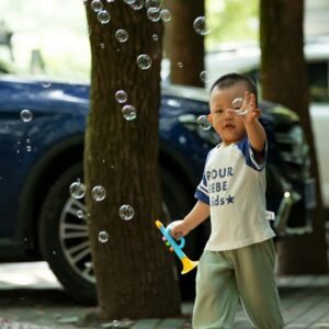 ater Spraying Bubble Gun (Automatic Bubble Blower)
